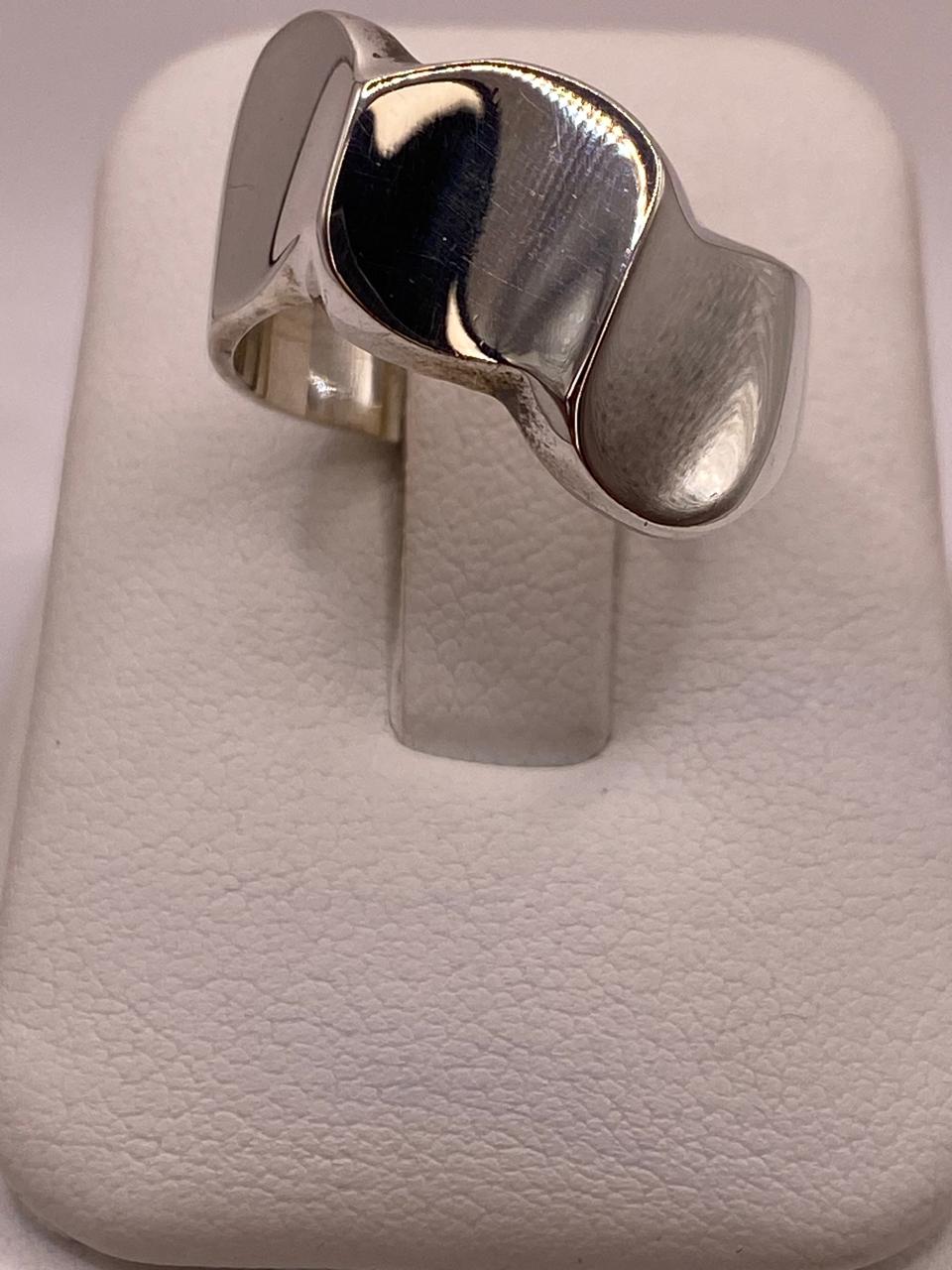 Anillo Escultural Orgánico en Plata .925