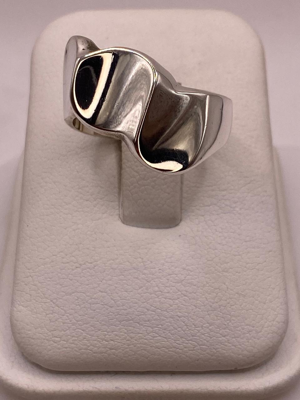 Anillo Escultural Orgánico en Plata .925