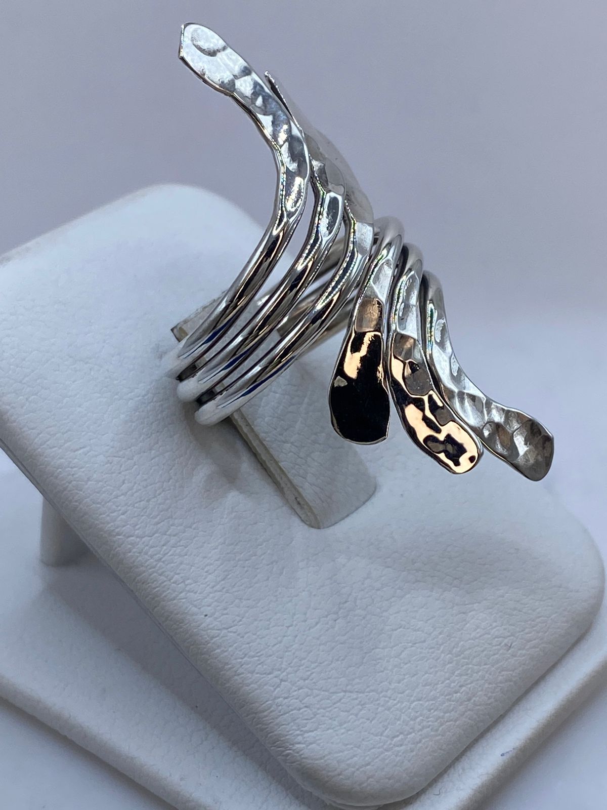 Anillo Escultural Orgánico Texturizado en Plata .925