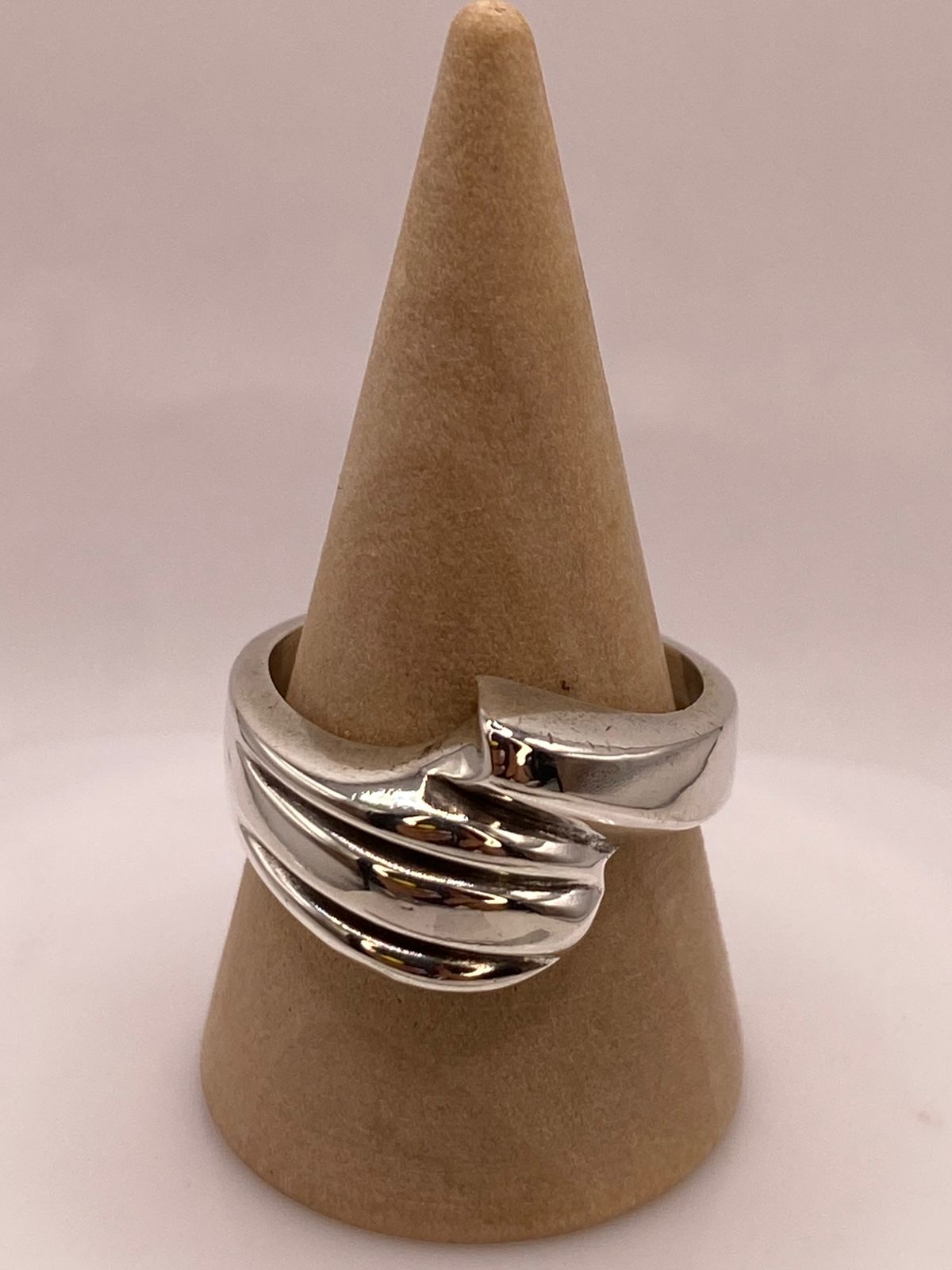 Anillo Escultural de Plata Ley .925
