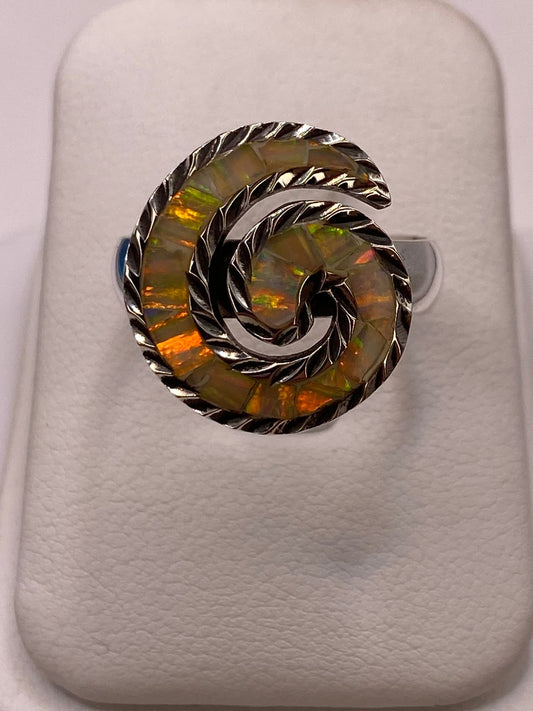 🔥 Anillo Espiral con Ópalo de Fuego en Plata Ley 925 en báscula mostrando peso