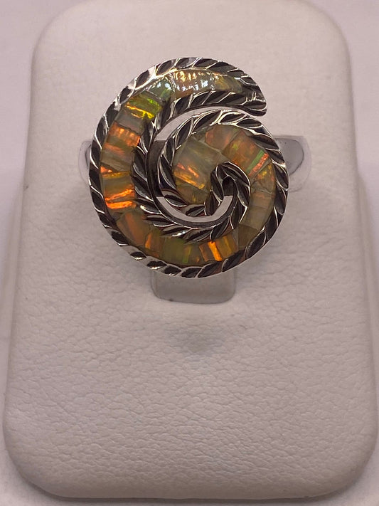 💍🔥 Anillo Espiral de Plata 950 con Ópalo de Fuego en báscula mostrando peso