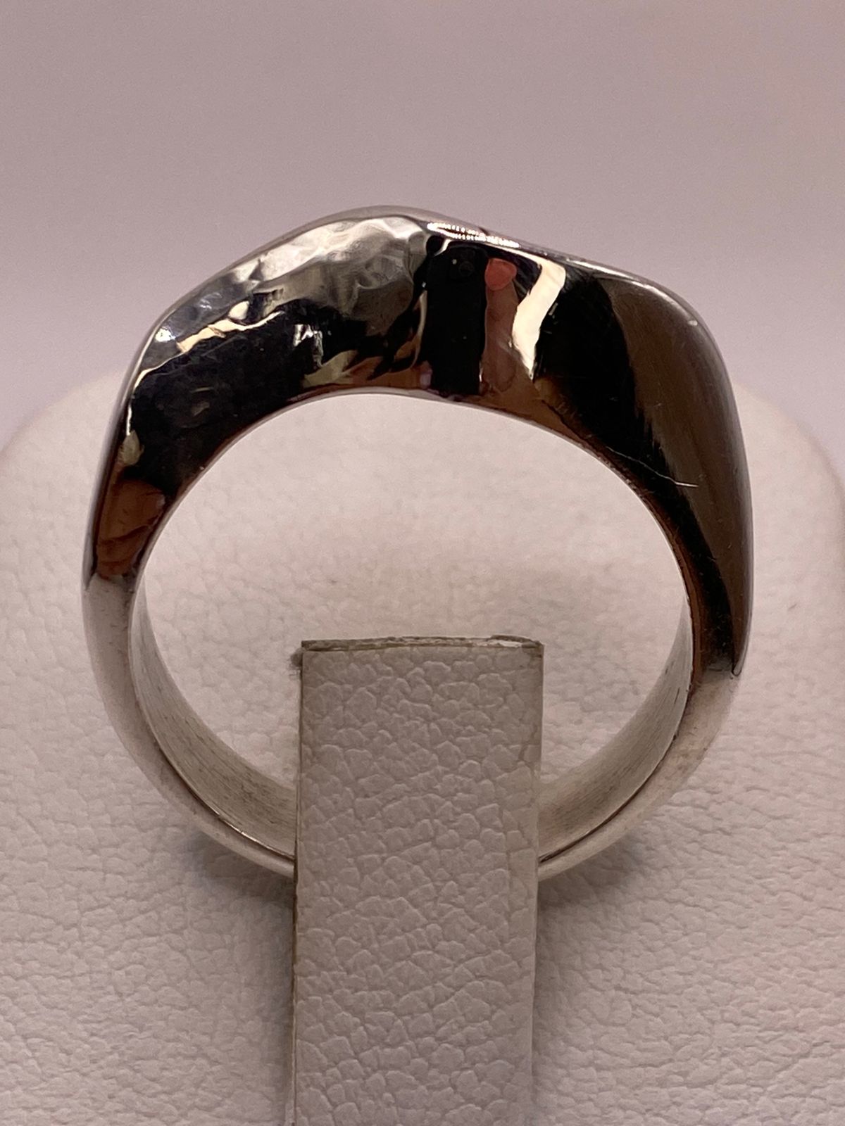Anillo Estructural Martillado de Plata Ley .925