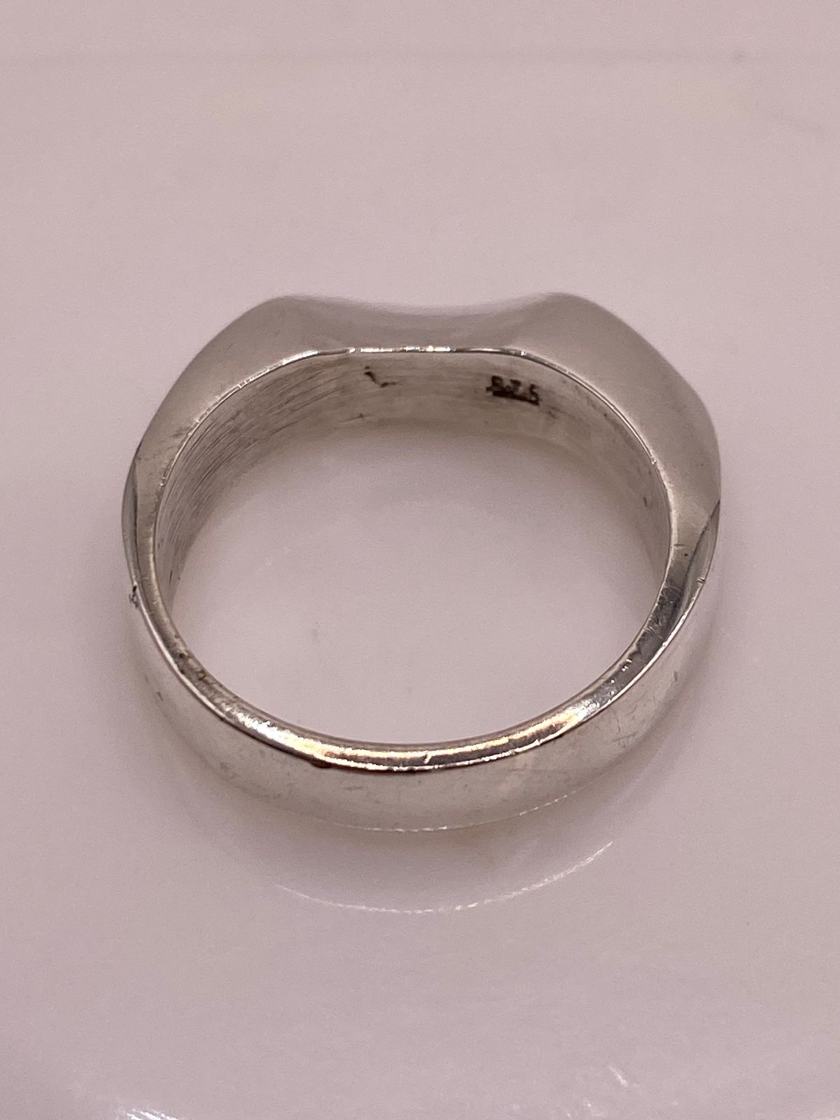 Anillo Estructural Martillado de Plata Ley .925