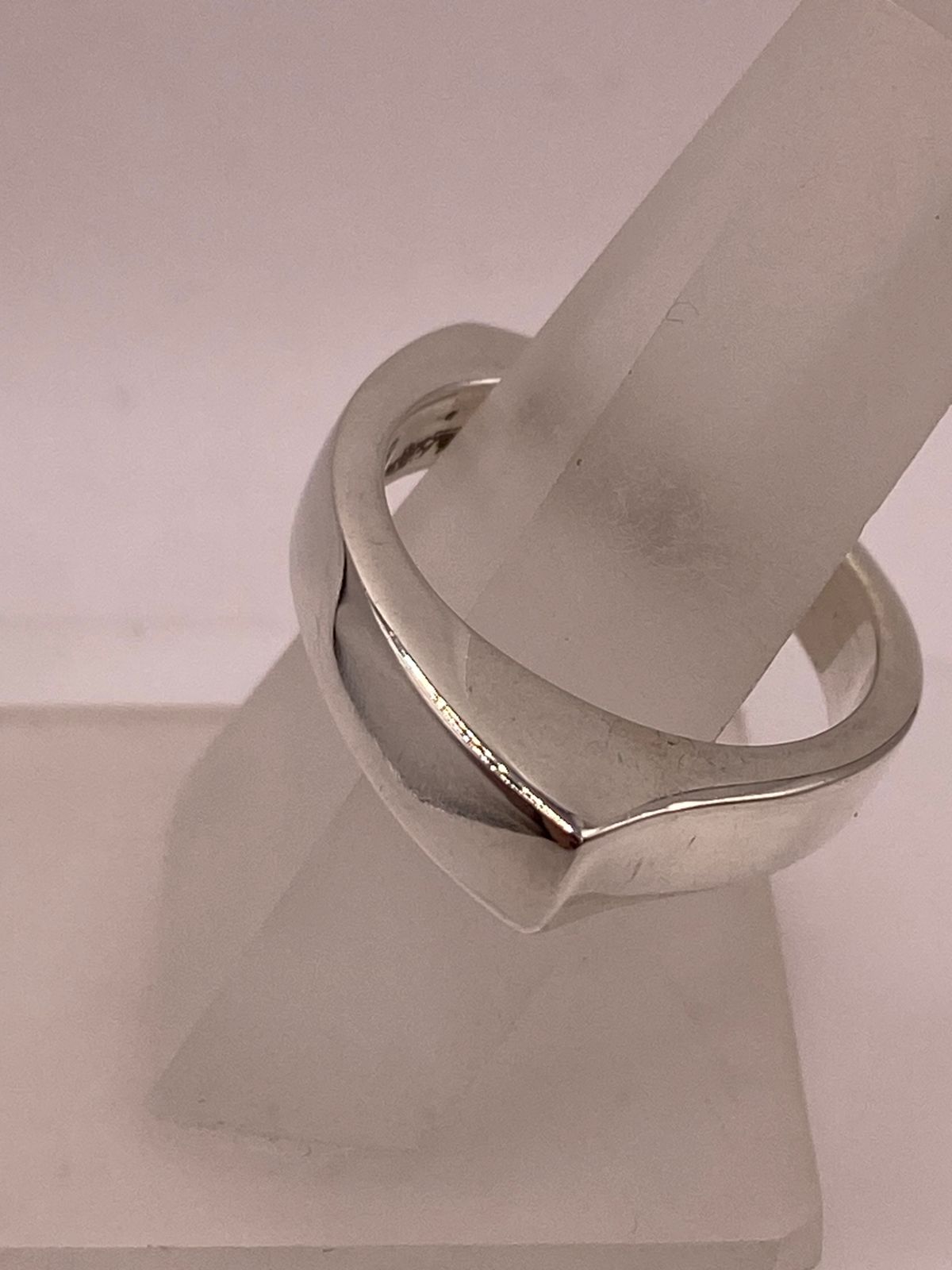 Anillo Geométrico Curvo en Plata .925