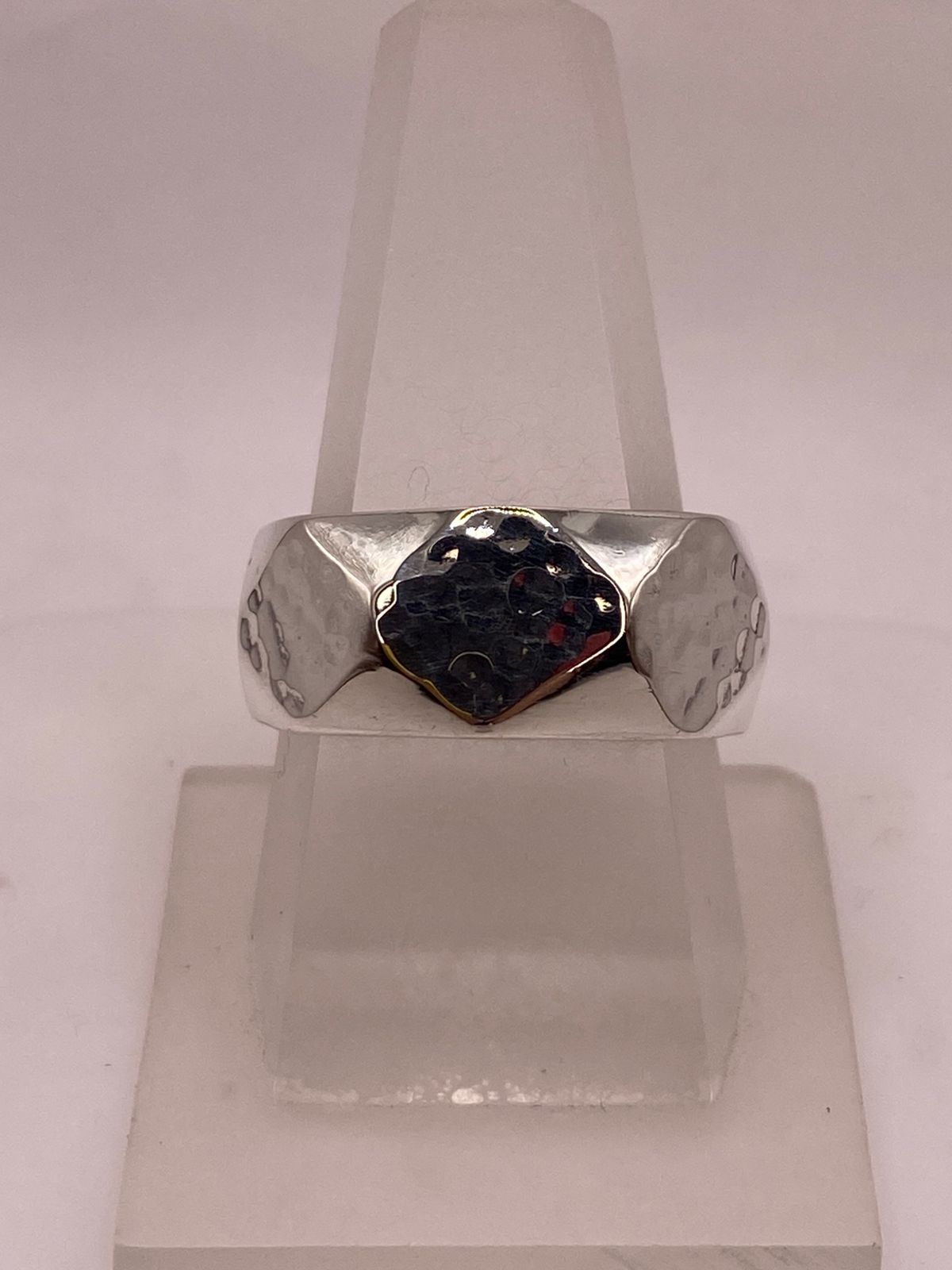 Anillo Geométrico Martillado con Figuras de Rombo de Plata Ley .925