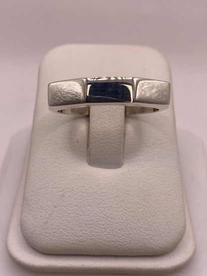 Anillo Geométrico Minimalista en Plata .925, vista frontal