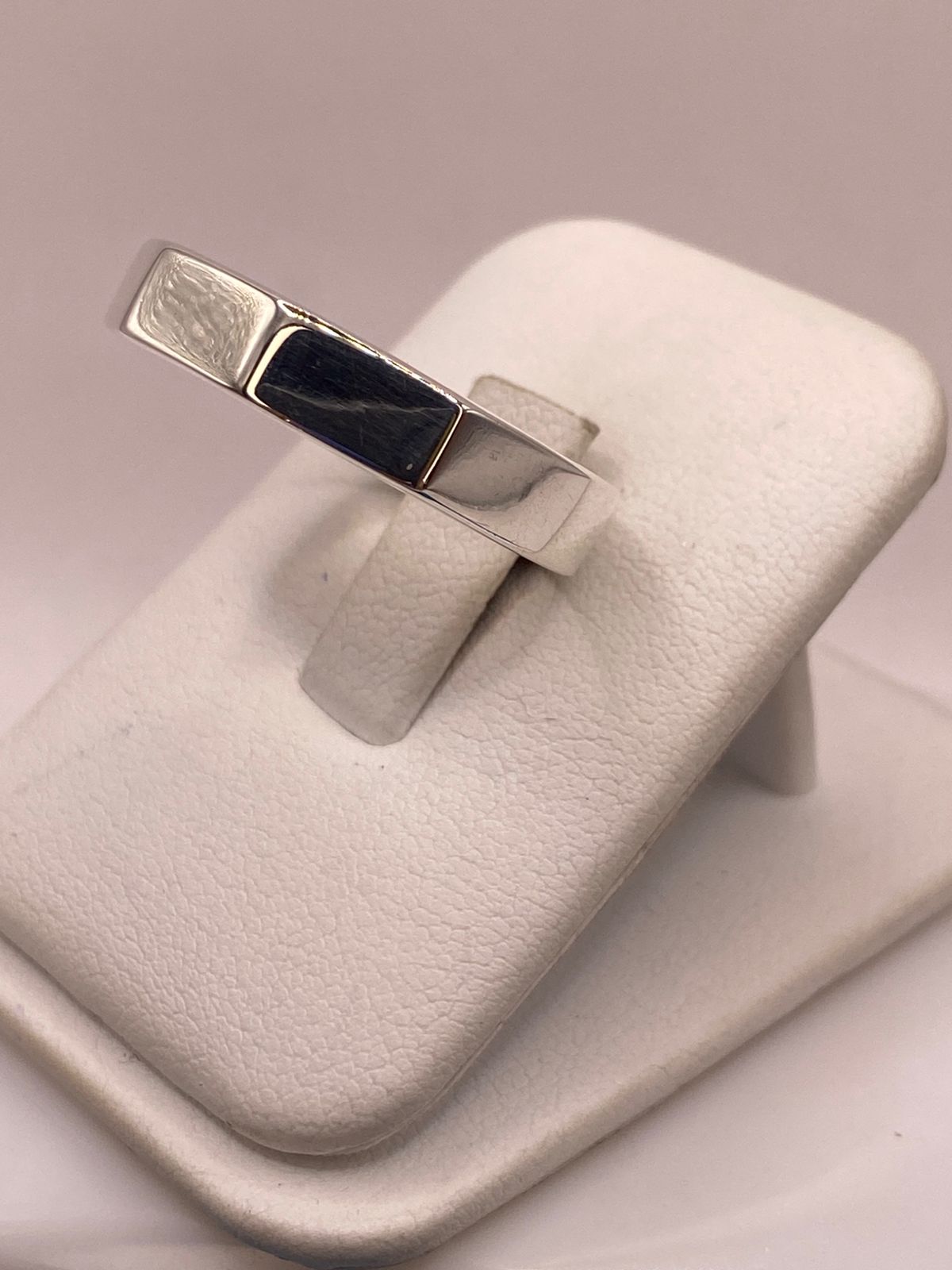 Anillo Geométrico Minimalista en Plata .925