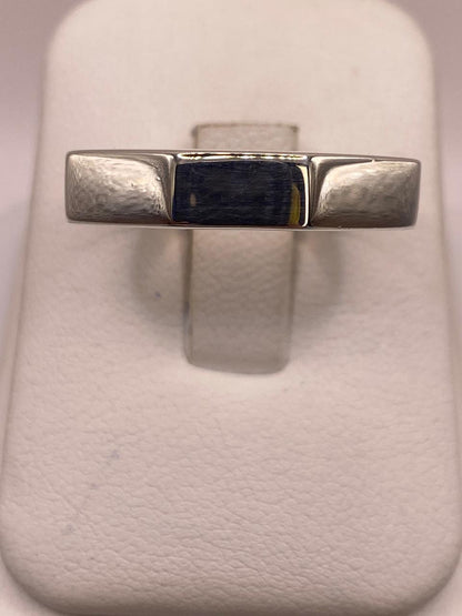 Anillo Geométrico Minimalista en Plata .925, vista de detalle
