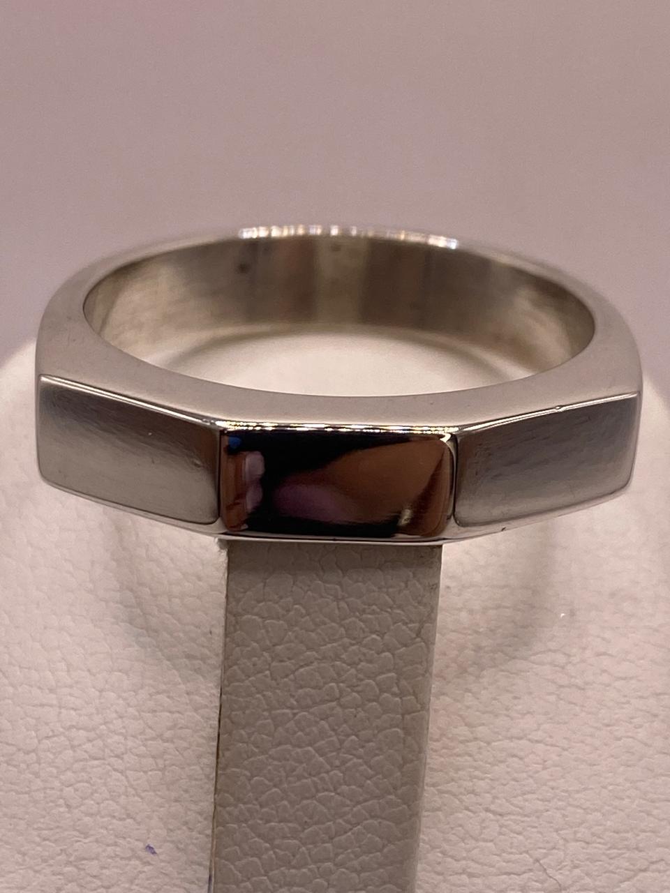 Anillo Geométrico Minimalista en Plata .925