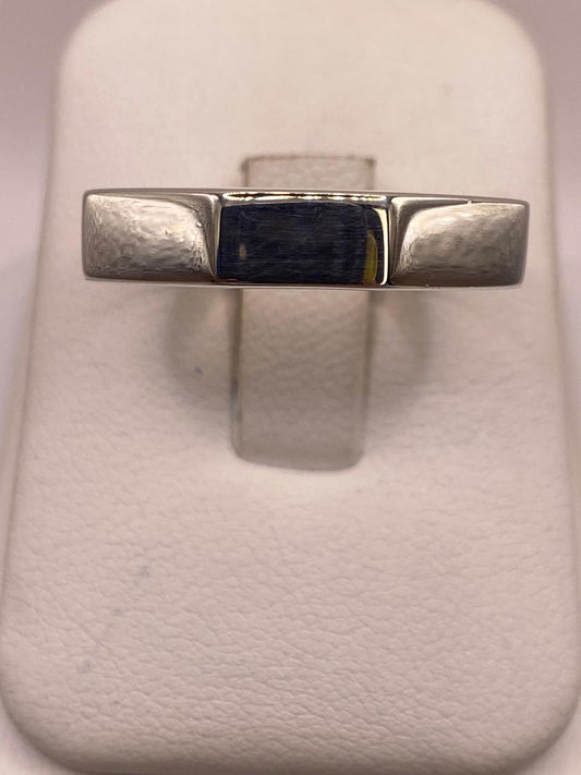 Anillo Geométrico Minimalista en Plata .925, vista frontal
