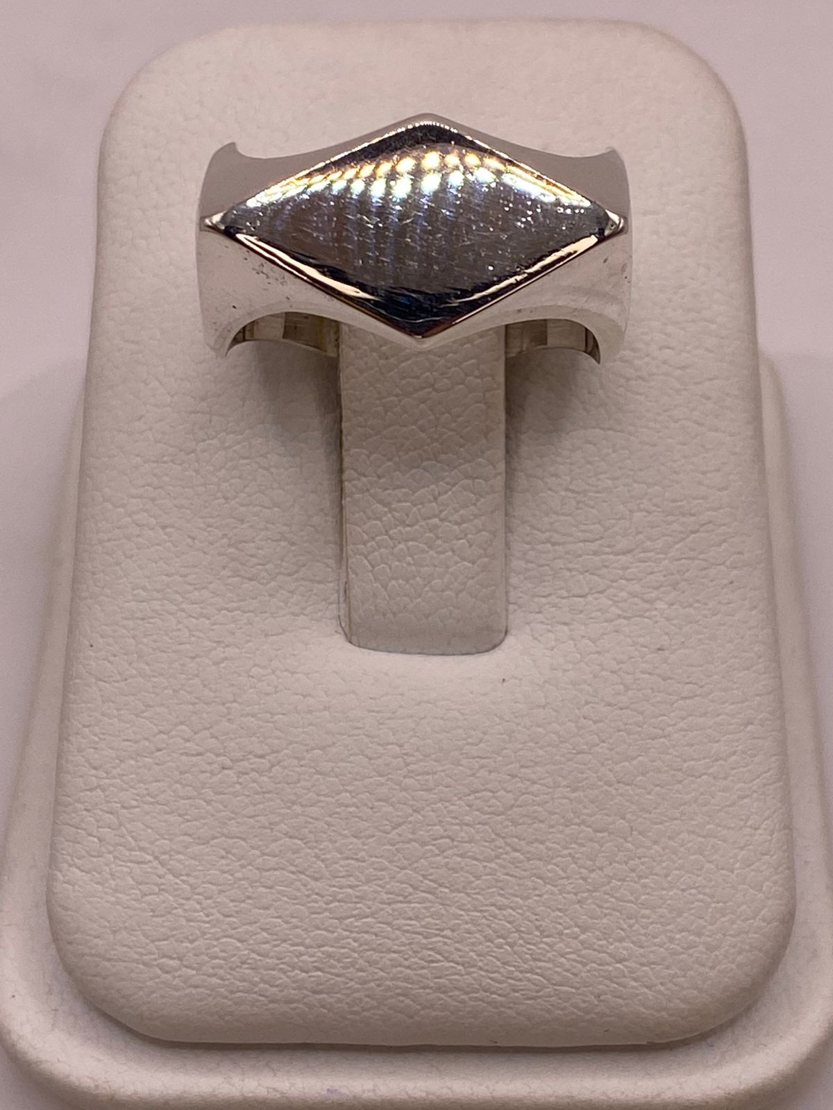 Anillo Geométrico de Plata Ley .925 con Diseño Rombo
