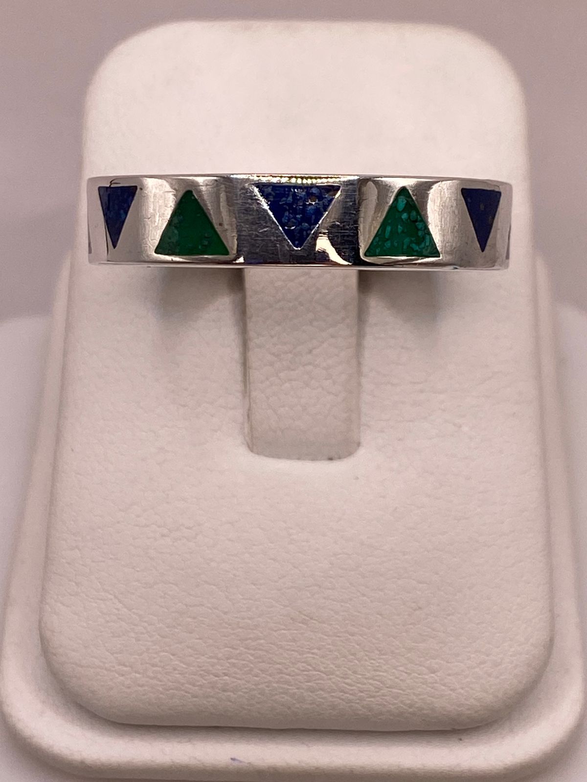 Anillo Geométrico de Plata .925 con Incrustaciones de Piedra