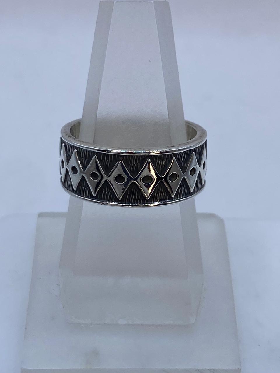 Anillo Geométrico Tribal en Plata .925