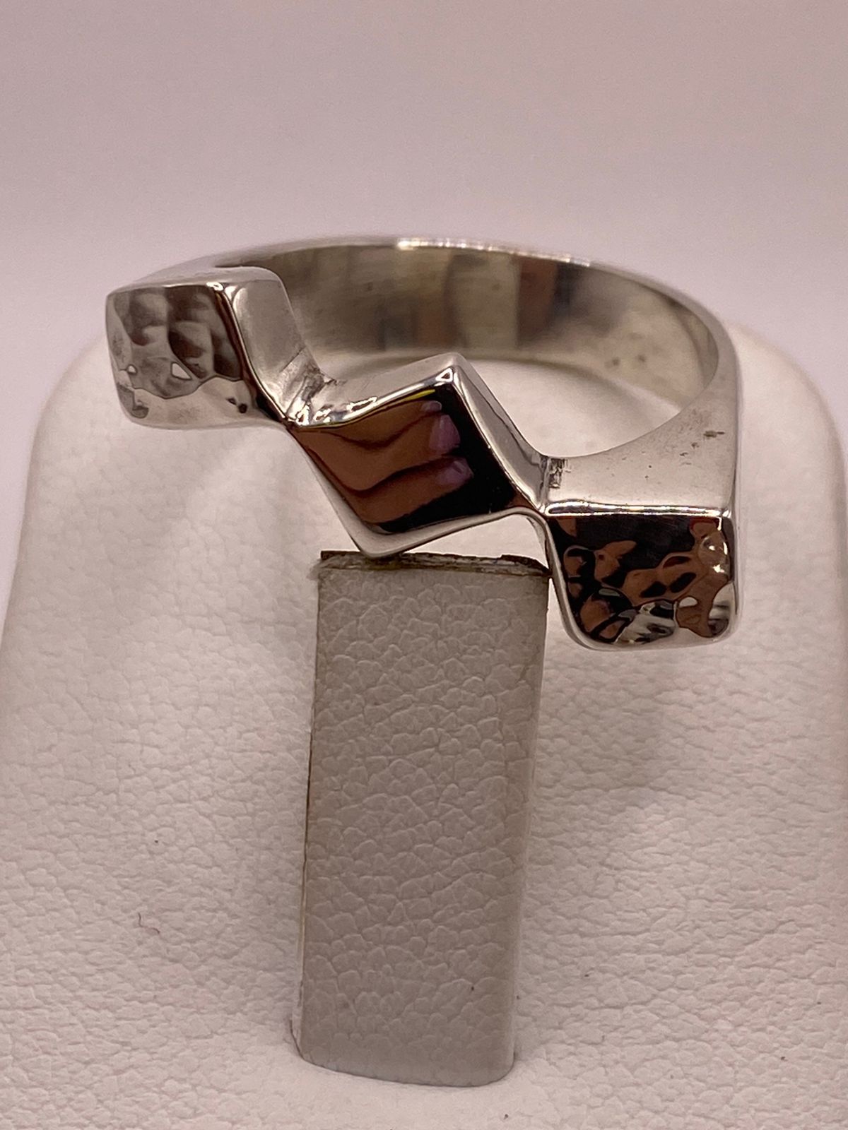 Anillo Geométrico Zigzag de Plata Ley .925