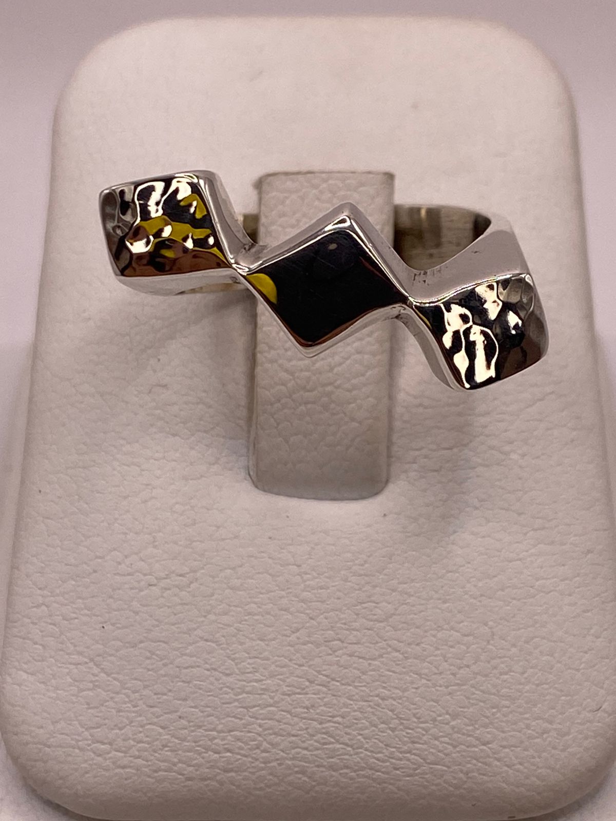 Anillo Geométrico Zigzag de Plata Ley .925