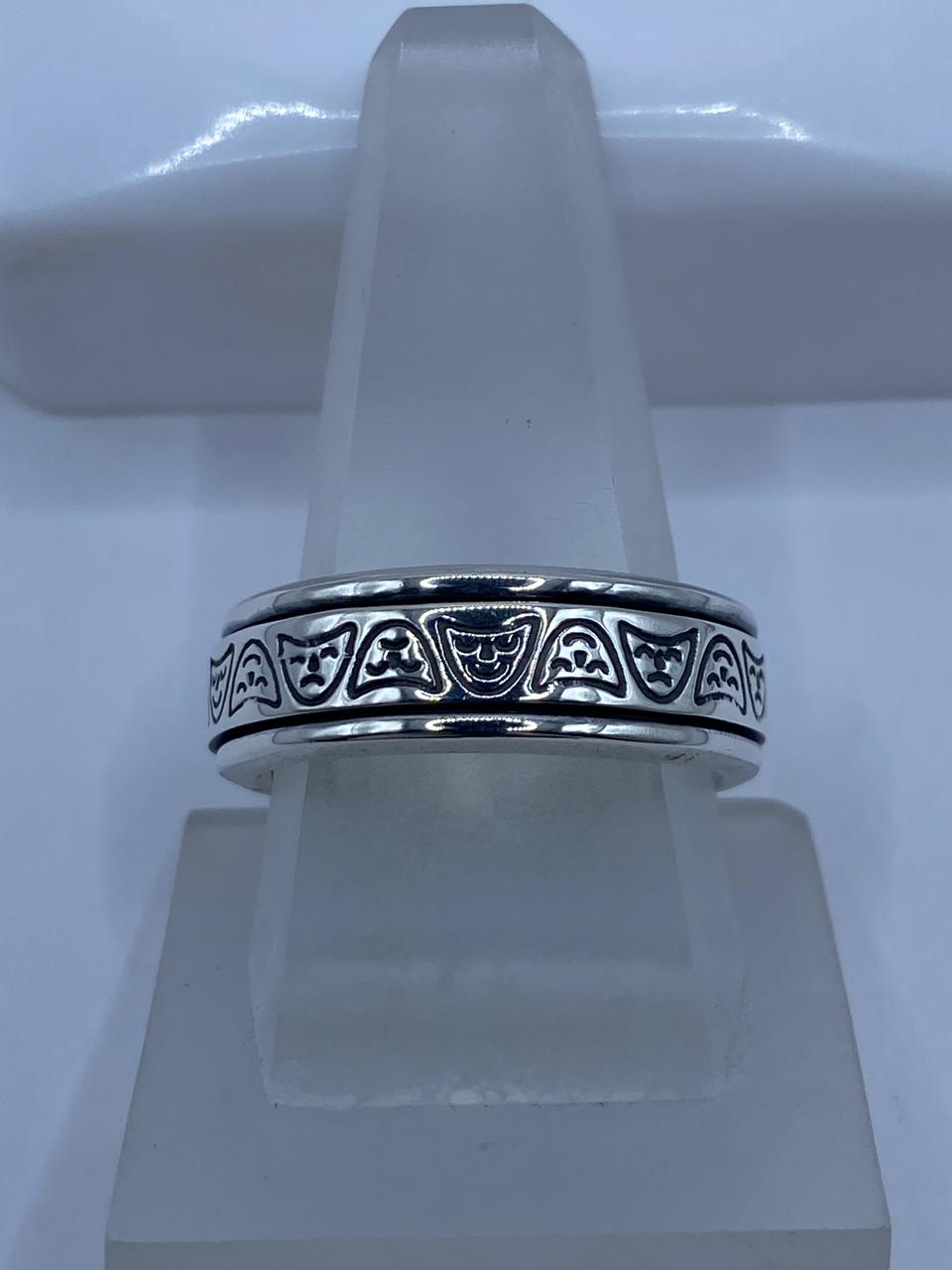 🎭 Anillo Giratorio de Plata 925 con Máscaras Teatrales — vista lateral
