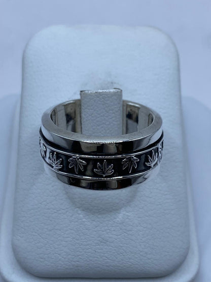 Anillo Giratorio Hoja de Maple en Plata .925, vista frontal