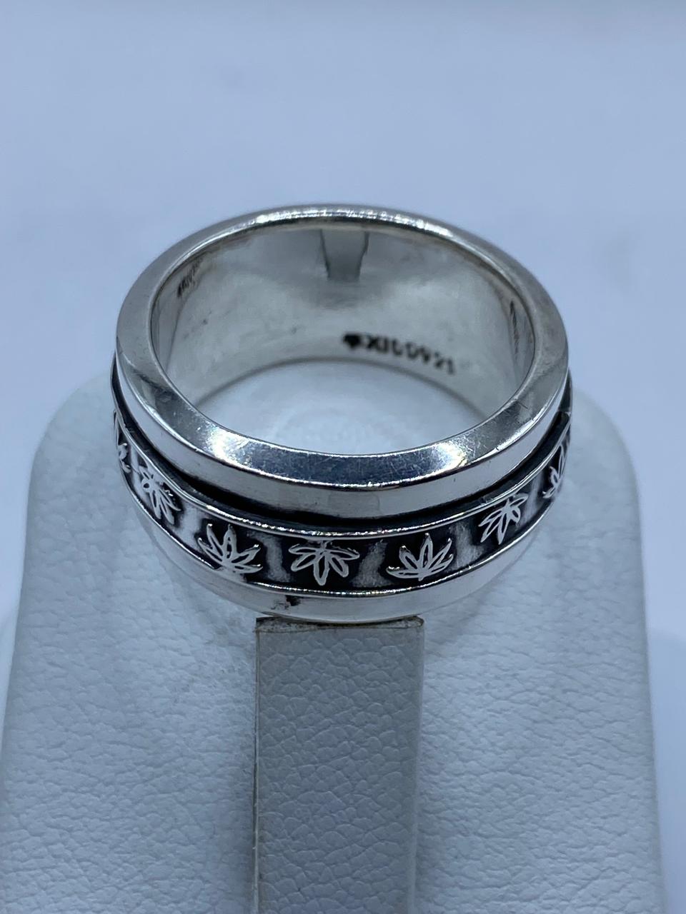 Anillo Giratorio Hoja de Maple en Plata .925
