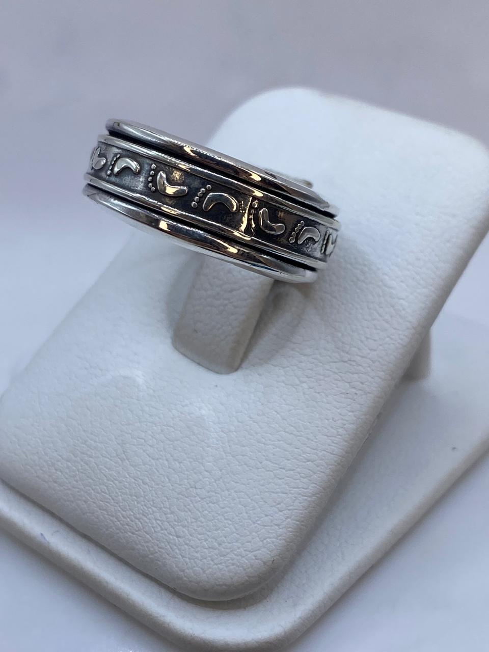👣 Anillo Giratorio de Huellas en Plata .925