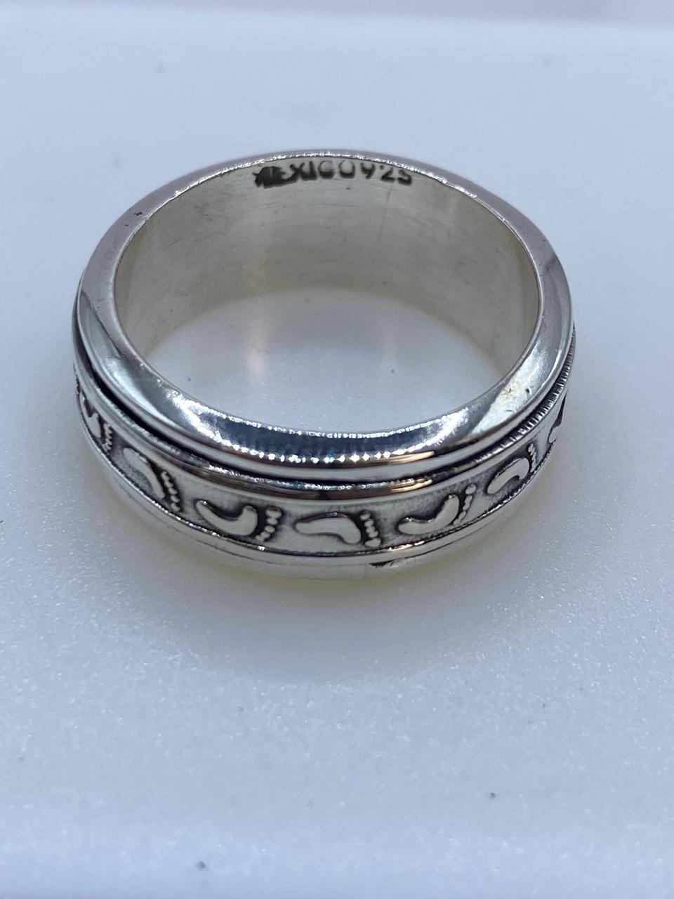 👣 Anillo Giratorio de Huellas en Plata .925