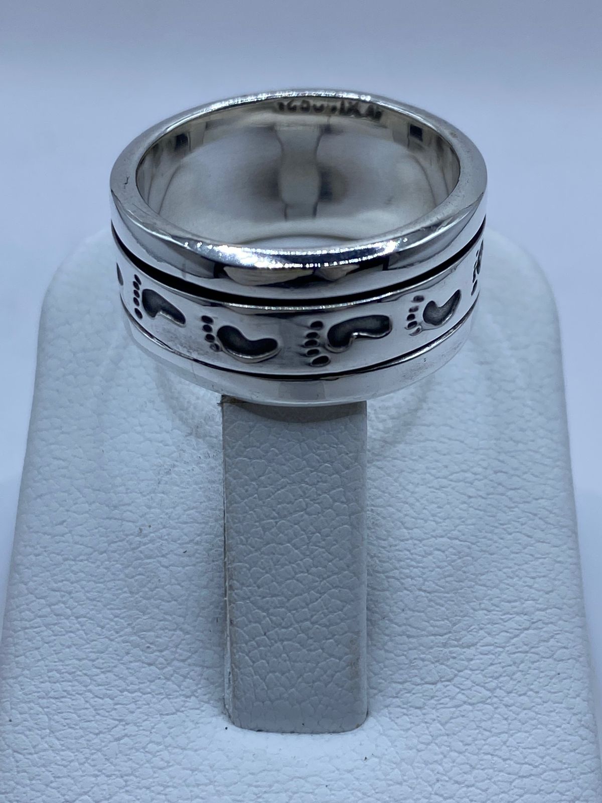 Anillo Giratorio de Plata 925 con Diseño Huellas