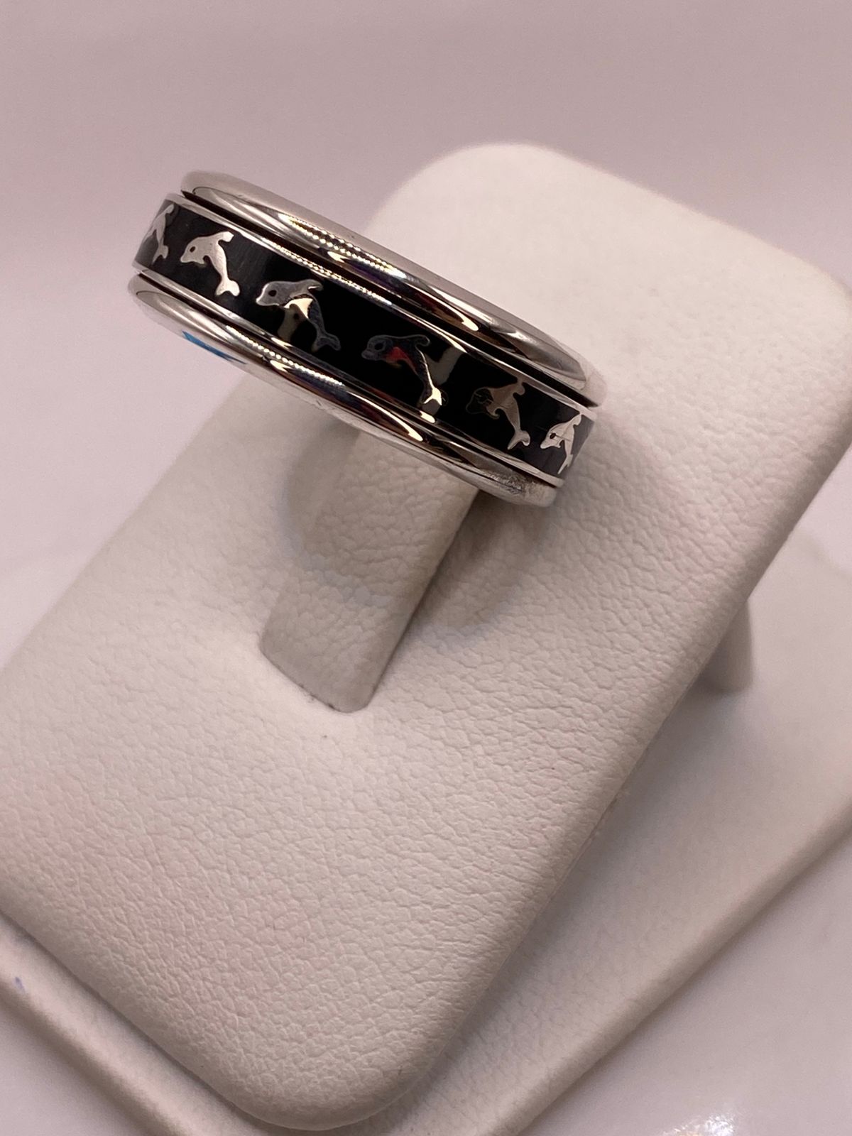 Anillo Giratorio de Plata .925 con Delfines y Obsidiana
