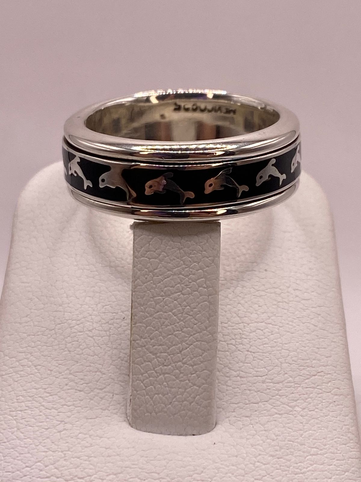 Anillo Giratorio de Plata .925 con Delfines y Obsidiana