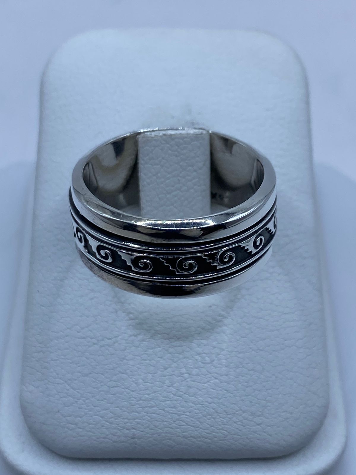 💍 Anillo Giratorio de Plata 925 con Diseño de Espirales — vista lateral