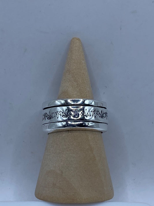 🍁💍 Anillo Giratorio de Plata 925 con Diseño de Hoja de Maple — vista lateral