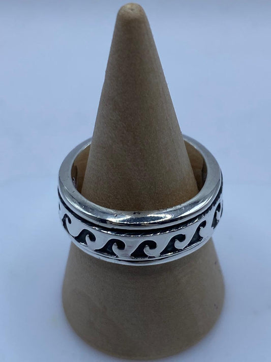🌊 Anillo Giratorio de Plata 925 con Diseño de Olas
