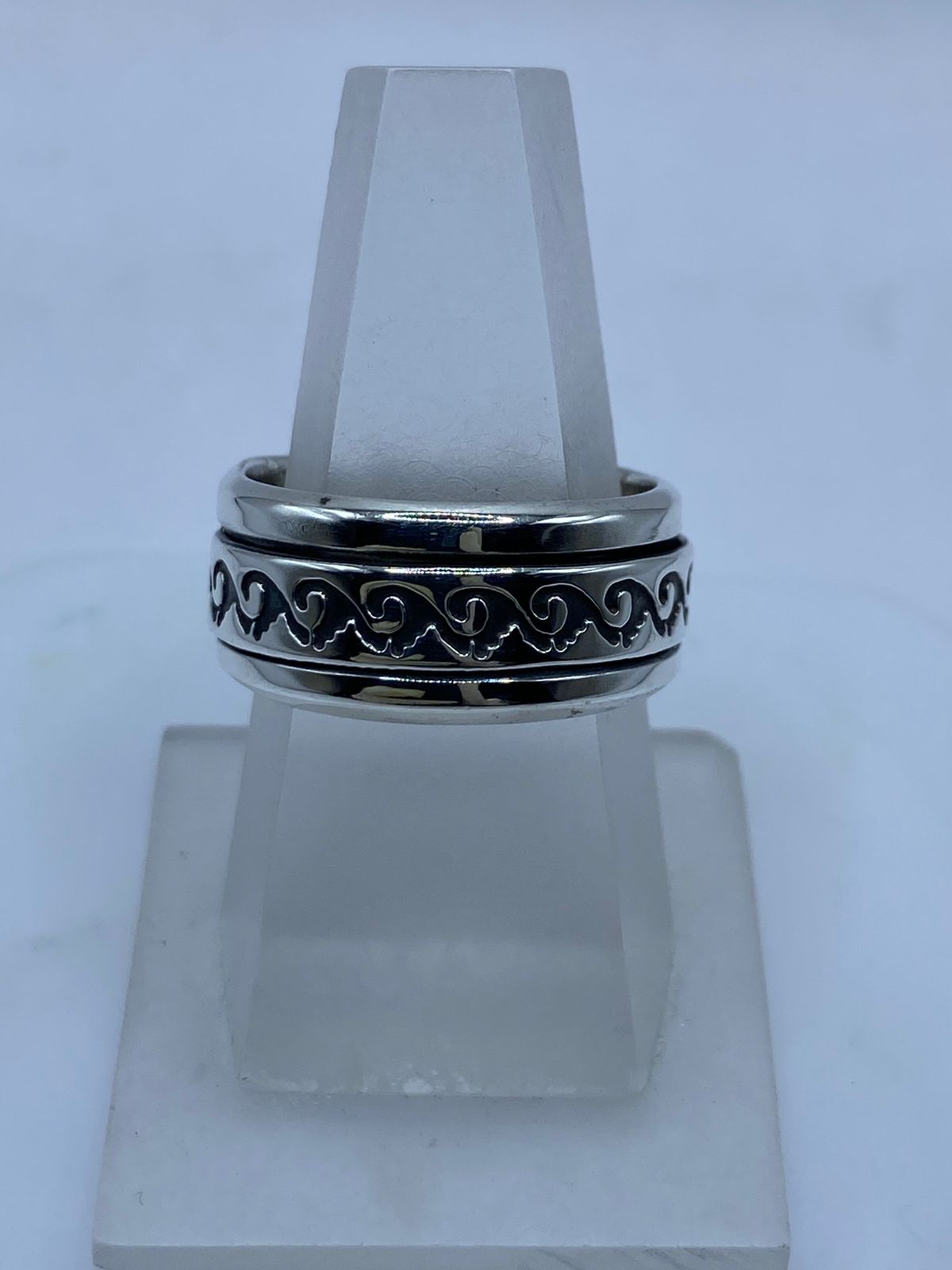 Anillo Giratorio de Plata .925 con Diseño de Olas