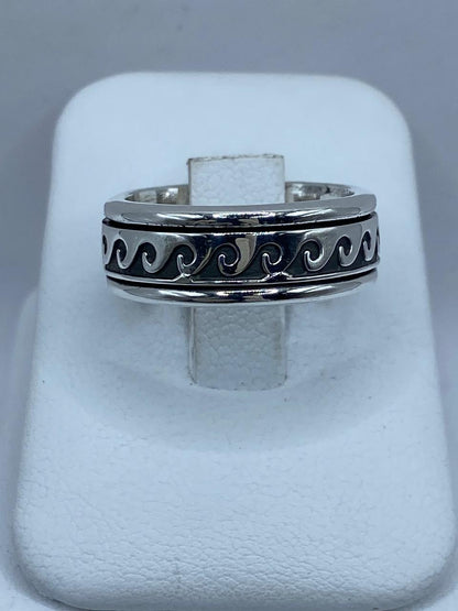 Anillo Giratorio de Plata 925 con Diseño de Olas Clásicas — vista lateral