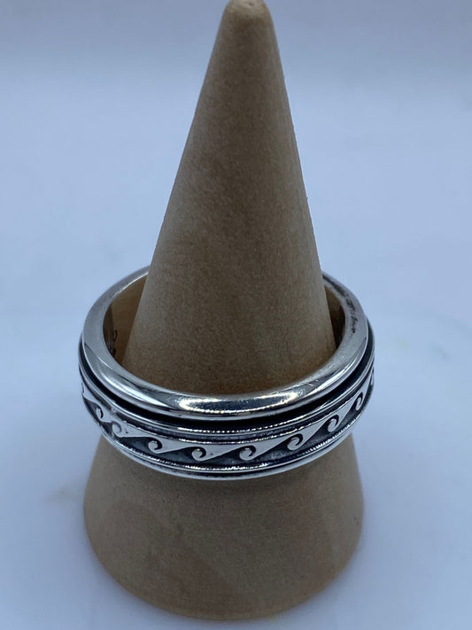 Anillo Giratorio de Plata 925 con Diseño de Olas Minimalistas, vista frontal