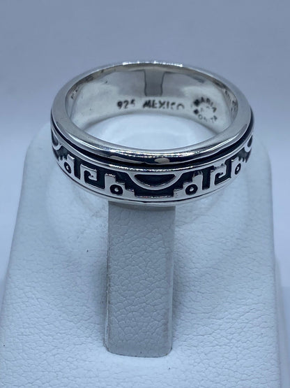 Sello .925 en interior de anillo spinner diseño simbólico talla 8, plata artesanal hecha en Taxco
