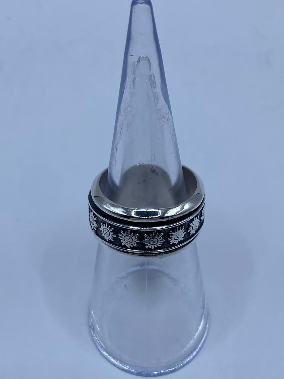 💍 Anillo Giratorio de Plata 925 con Diseño de Soles — vista lateral