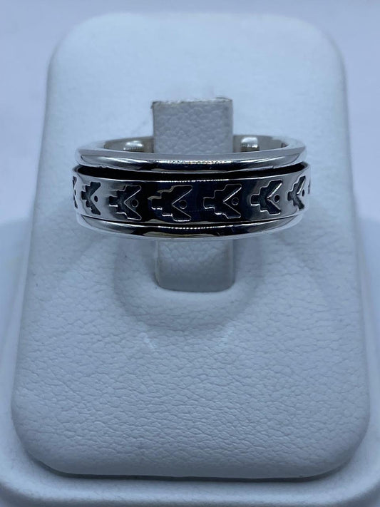 💍 Anillo Giratorio de Plata 925 con Diseño Tribal de Flechas — detalle de piedra
