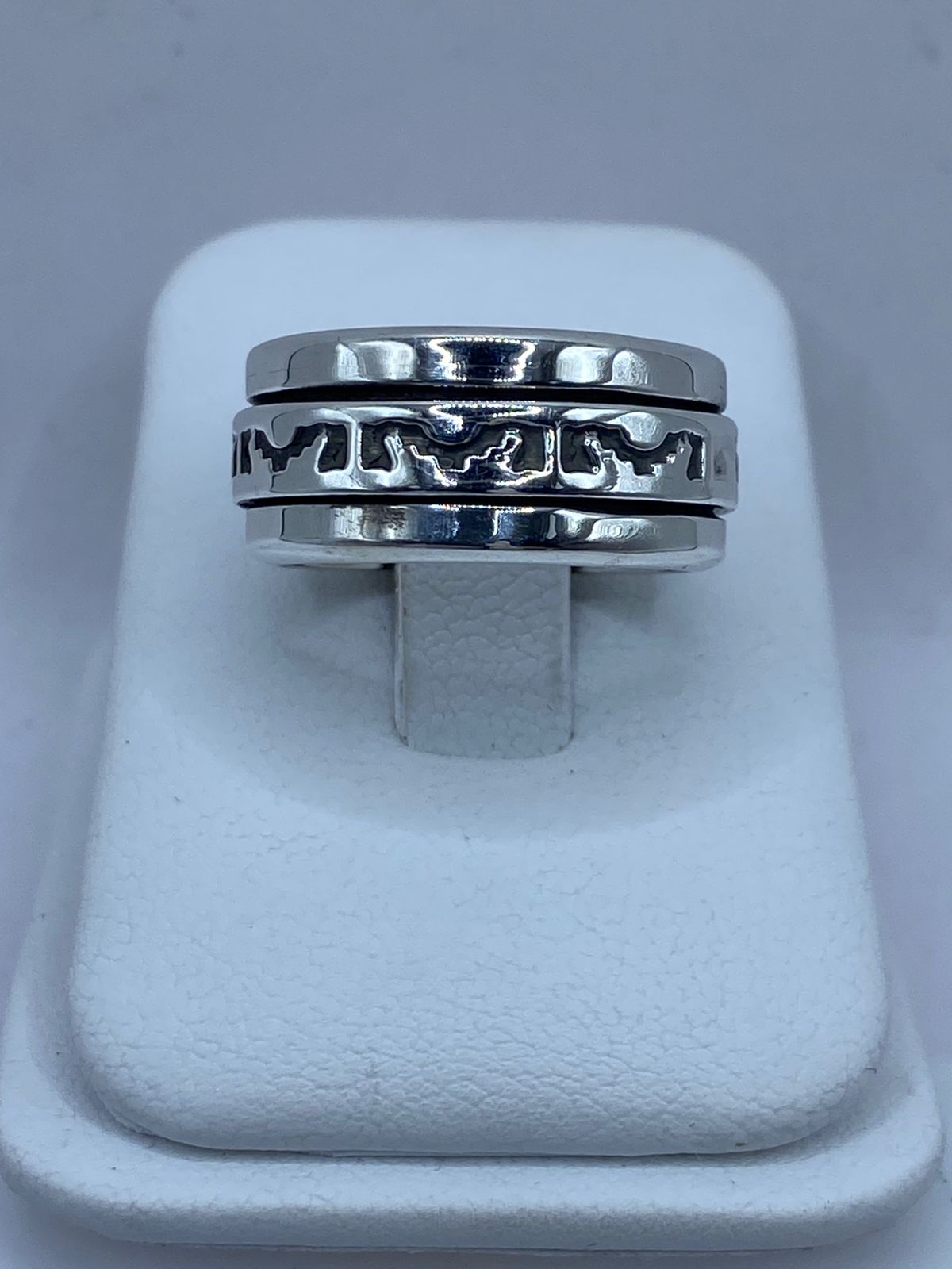 💍✨ Anillo Giratorio de Plata 925 con Diseño Tribal Calado