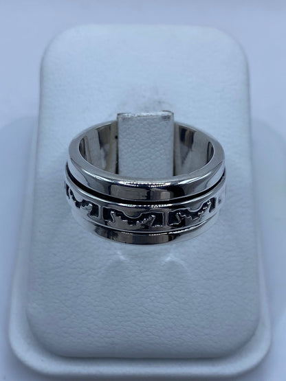 Anillo Giratorio de Plata 925 con Diseño Tribal Calado, vista lateral