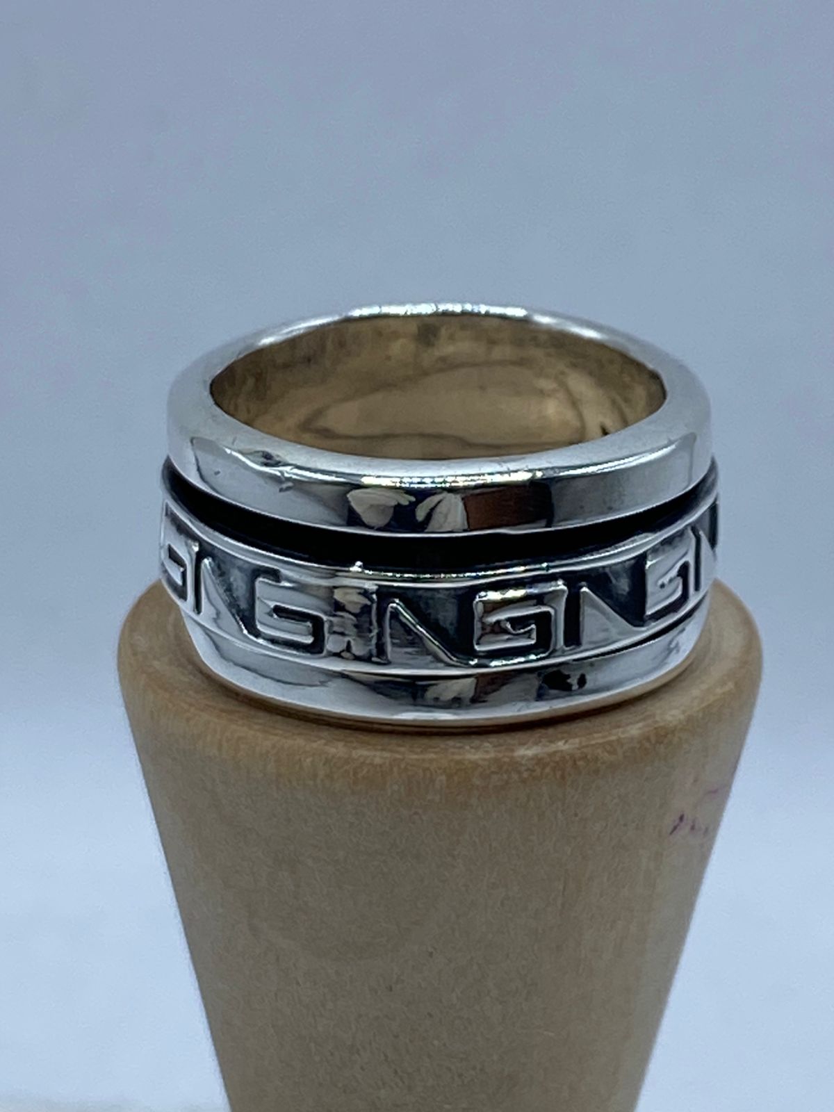 🌀 Anillo Giratorio de Plata 925 con Greca Geométrica