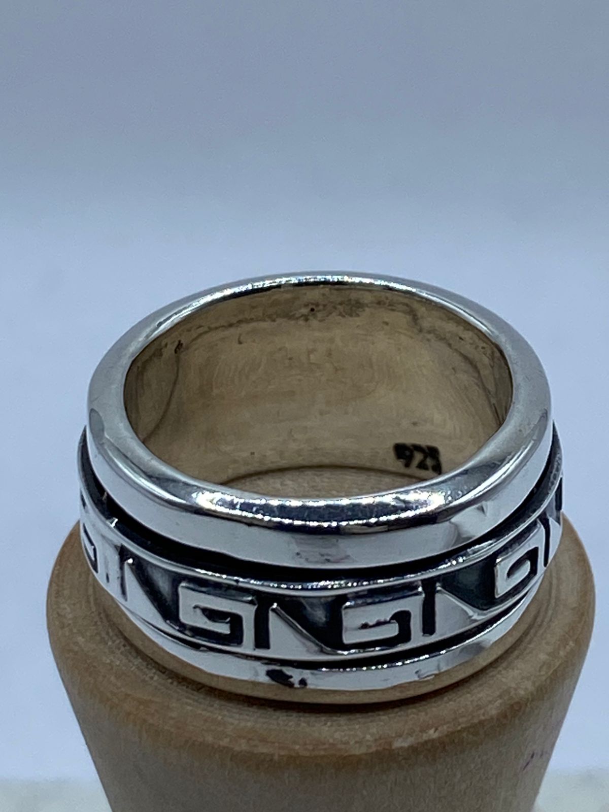 🌀 Anillo Giratorio de Plata 925 con Greca Geométrica