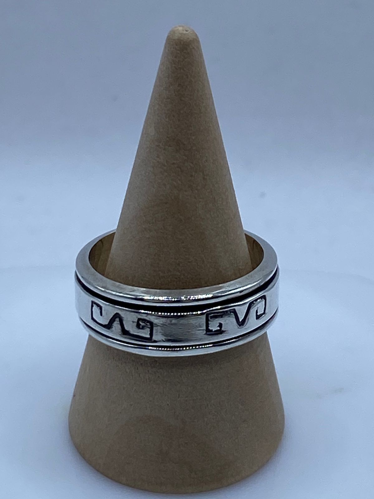 💍 Anillo Giratorio de Plata 925 con Grecas Prehispánicas — vista lateral