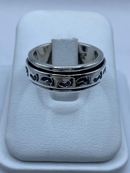 Anillo Giratorio de Plata 925 con Huellas, vista lateral