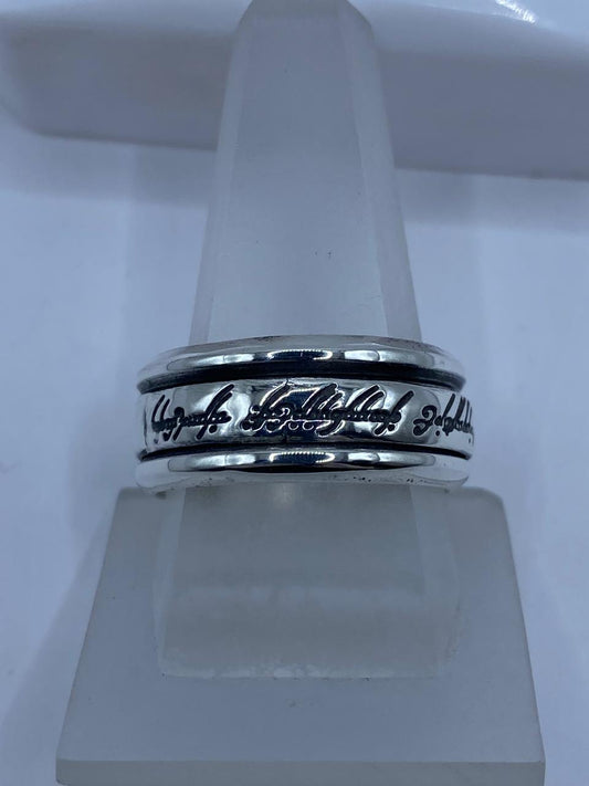 Anillo Giratorio de Plata 925 con Inscripción “el Hobbit”, vista frontal