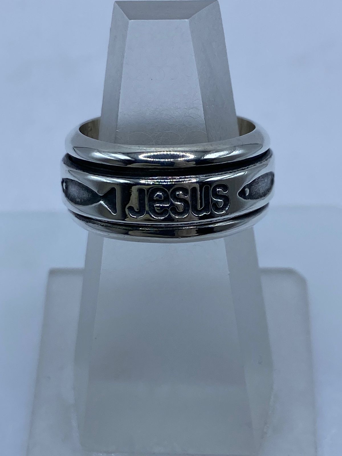 Anillo Giratorio de Plata 925 “jesús” con Símbolos Cristianos — vista lateral