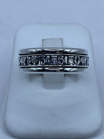 Anillo Giratorio de Plata .925 con Símbolos de la Suerte, vista lateral