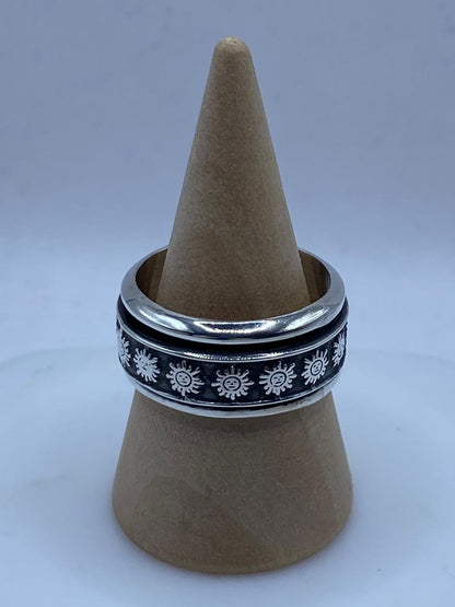 Anillo Giratorio de Plata 925 con Soles Grabados, peso en gramos (báscula)