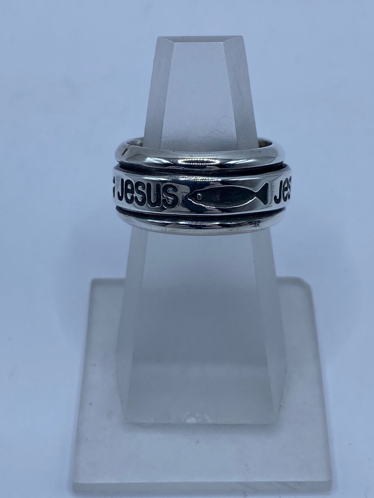 Anillo Giratorio de Plata 925 “jesús” con Símbolo Cristiano Ichthys ✝️🐟 — vista lateral
