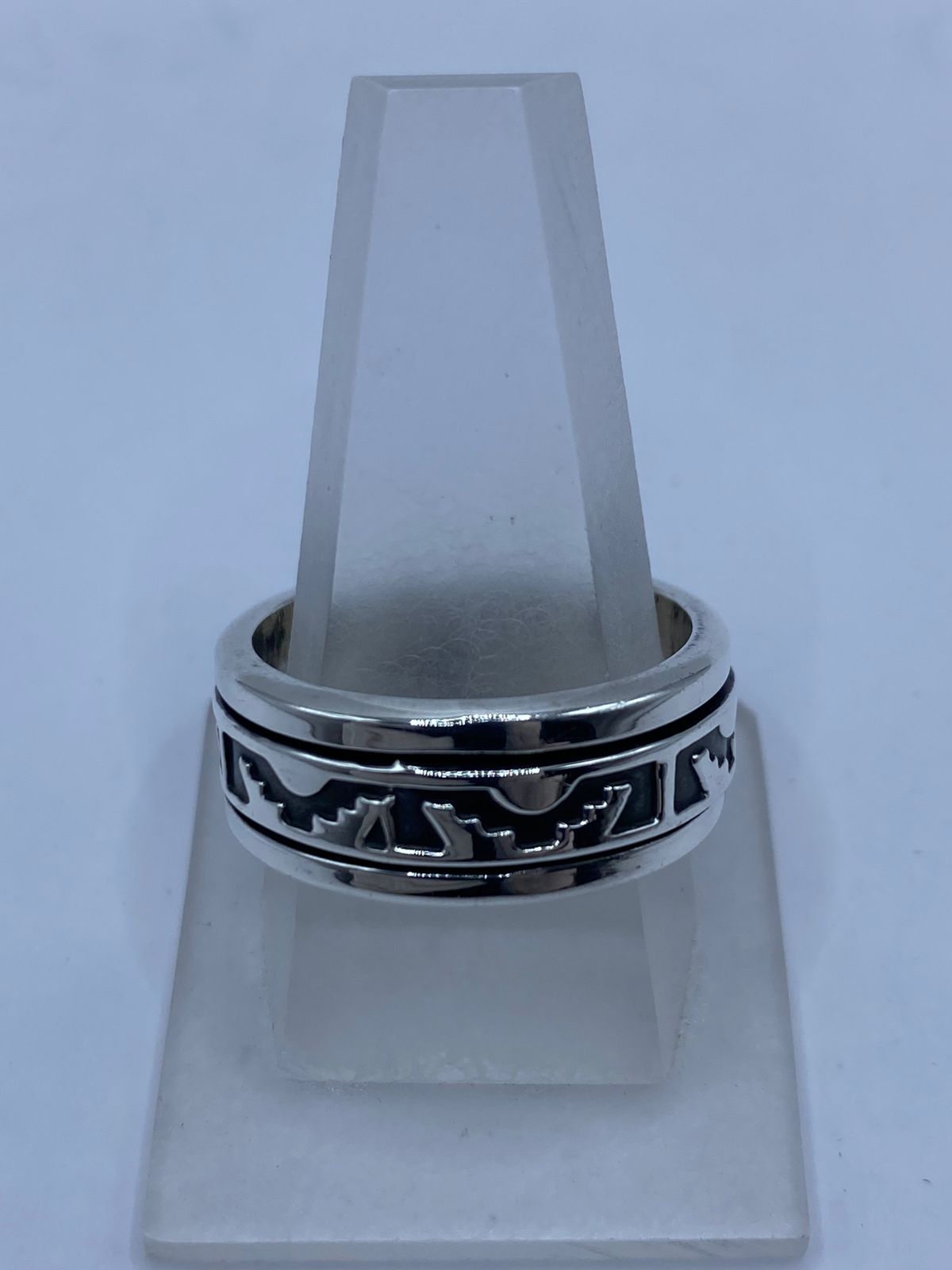 💍 Anillo Giratorio de Plata 925 con Diseño Tribal Calado — vista lateral