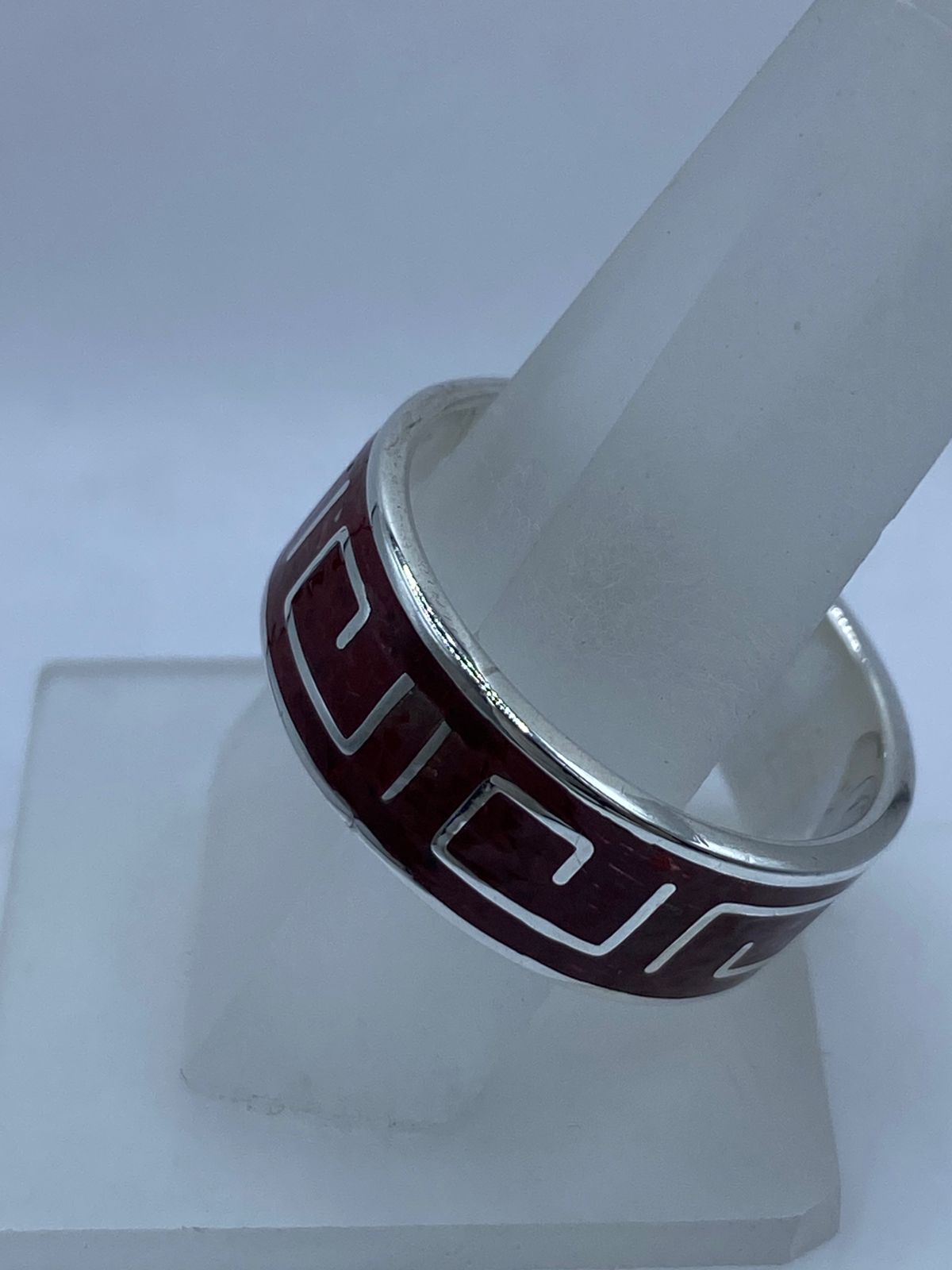 Anillo Greca Continua en Plata .925 con Coral Rojo